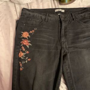 Flower Embroidered Jeans, Refuge